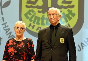 Überraschungsehrung: Uschi und Detlef Spruth wurden für ihr jahrzehntelanges Engagement für den Verein ausgezeichnet.