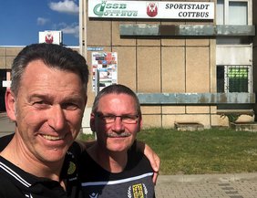 Eintracht-Coach Mathias Grasediek und der neue Betreuer der U19, Mark Hellwage (re.) im Olympia-Stützpunkt in Cottbus.